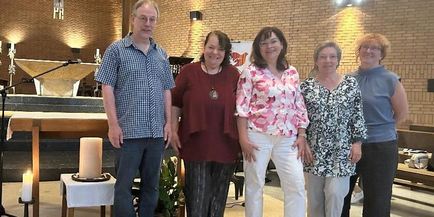 Ulrike Proft, Petra Michel , Susanne Wilmer und Lilly Bittner (v.r.n.l.) vom Neuwieder Caritasverband gestalteten das Friedensgebet. Für die Veranstalter bedankte sich Pastoralreferent Christoph Hof (Pastoraler Raum Neuwied)