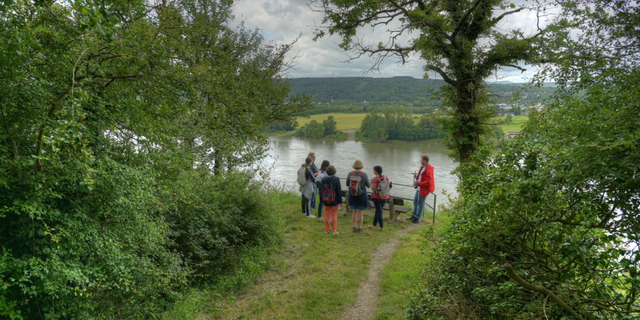 Zwischen Leubsdorf und Dattenberg: Blick auf das ehemalige Kriegsgefangenenlager 'Goldene Meile'