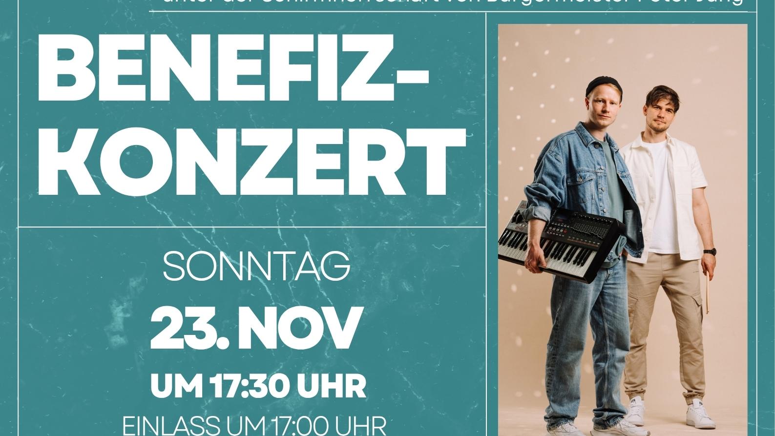 Auf einem mintgrün-weiß-marmorierten Hintergrund sind neben den schriftlichen Informationen ein Bild von Björn Amadeus und seines Drummers Kai, sowie ein Bild von Julian und seinem Hund Tala zu sehen.